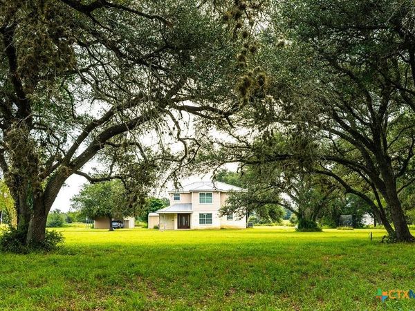 3831 Hopkinsville Road , Cuero, TX 77954