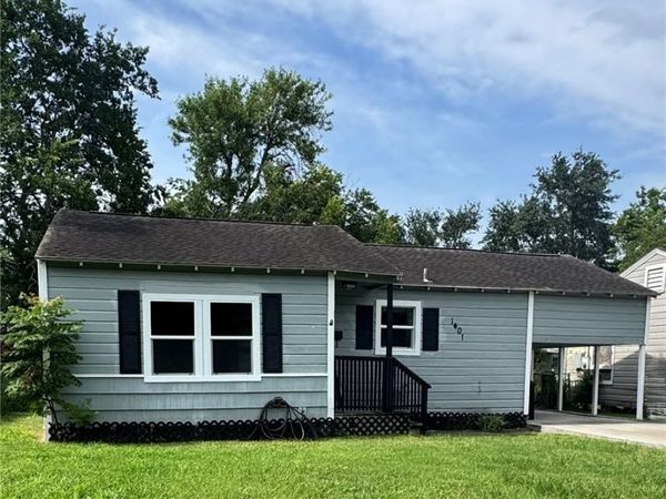 1401 E Mimosa Avenue , Victoria, TX 77901