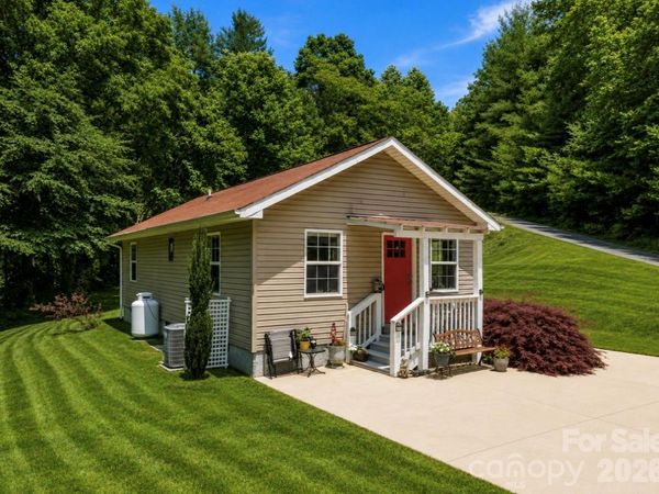 54 Thad Johnson Road, Saluda, NC 28773