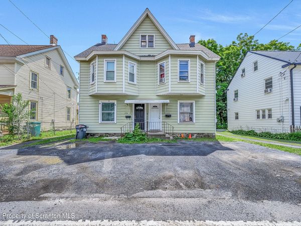 424-426 N 5th Street, Stroudsburg, PA 18360