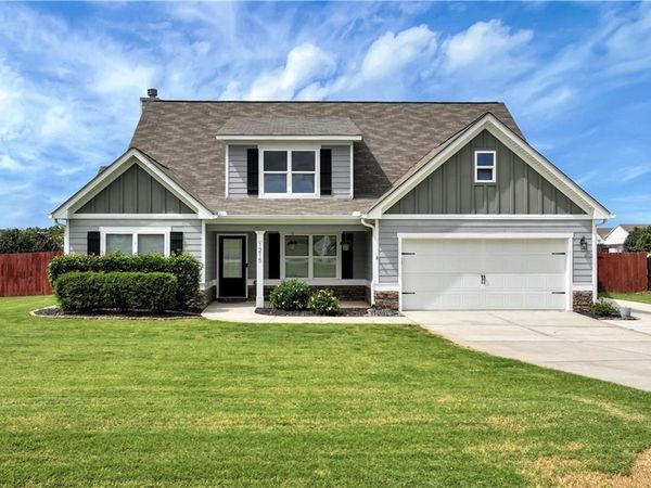 1215 Foster Road , Statham, GA 30666