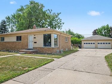 22282 E Schafer Street, Clinton Twp, MI 48035