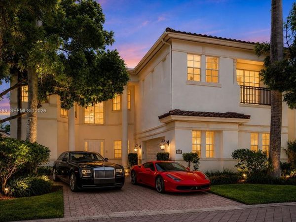 996 Sanibel Dr, Hollywood, FL 33019