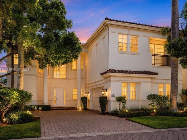 996 Sanibel Dr , Hollywood, FL 33019