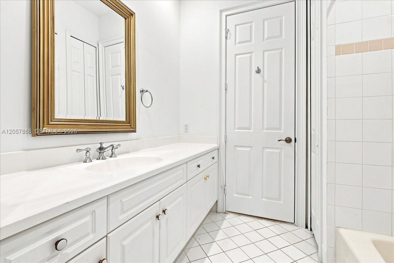996 Sanibel Dr, Hollywood, FL 33019 Photo