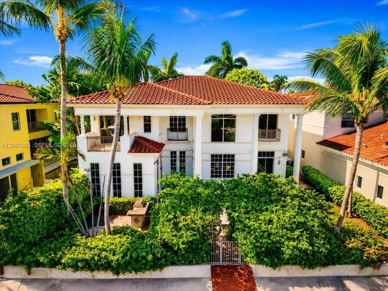 996 Sanibel Dr, Hollywood, FL 33019 Photo