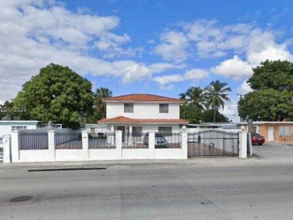 961 E 9th St, Hialeah, FL 33010