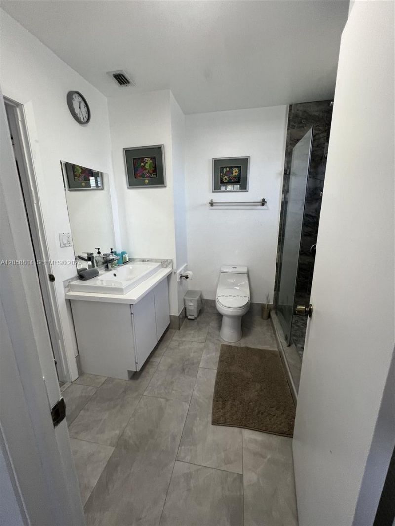 961 E 9th St, Hialeah, FL 33010 Photo
