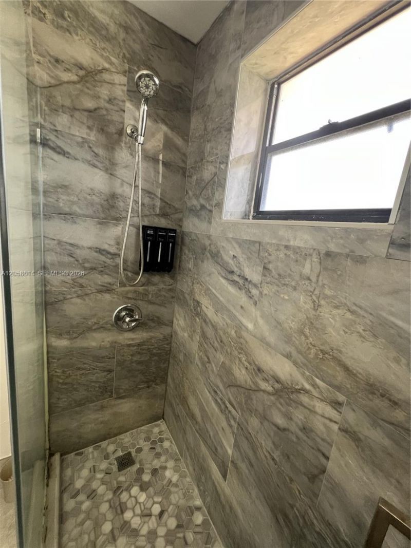 961 E 9th St, Hialeah, FL 33010 Photo