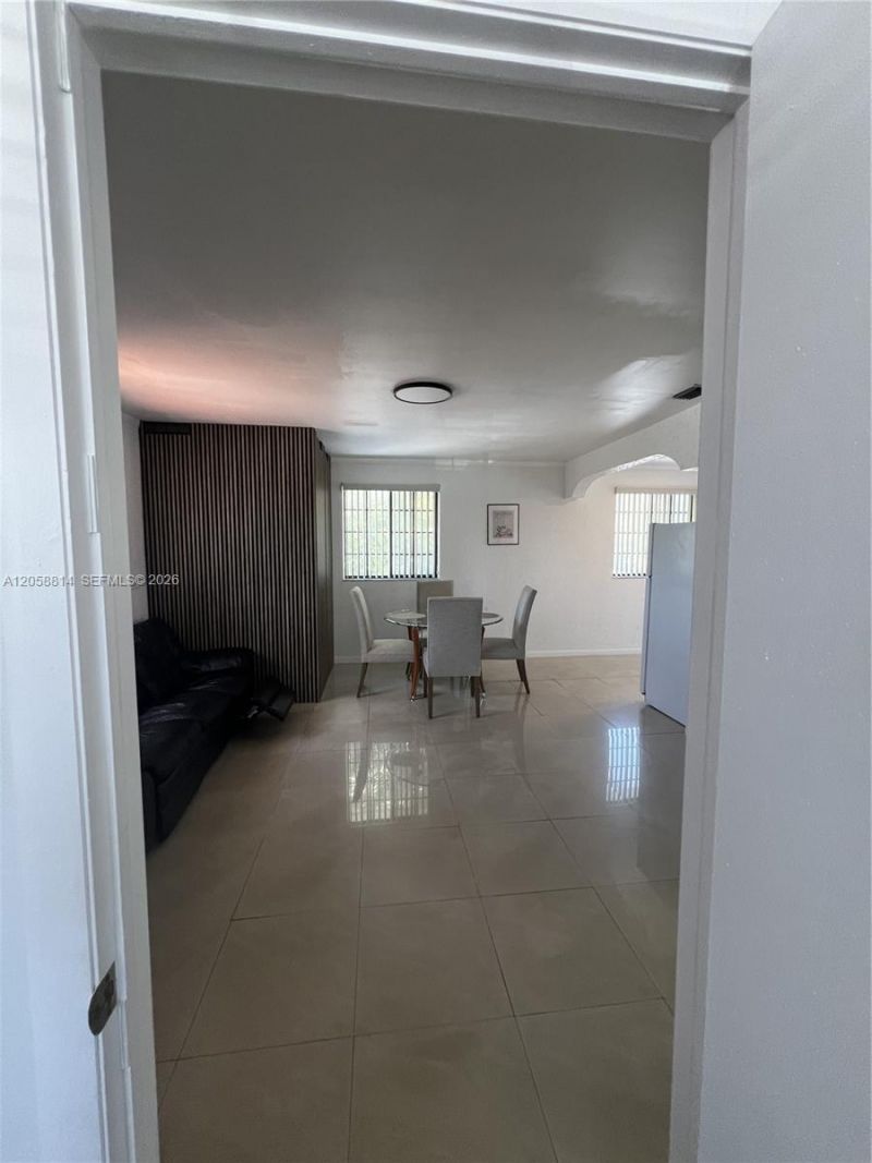961 E 9th St, Hialeah, FL 33010 Photo
