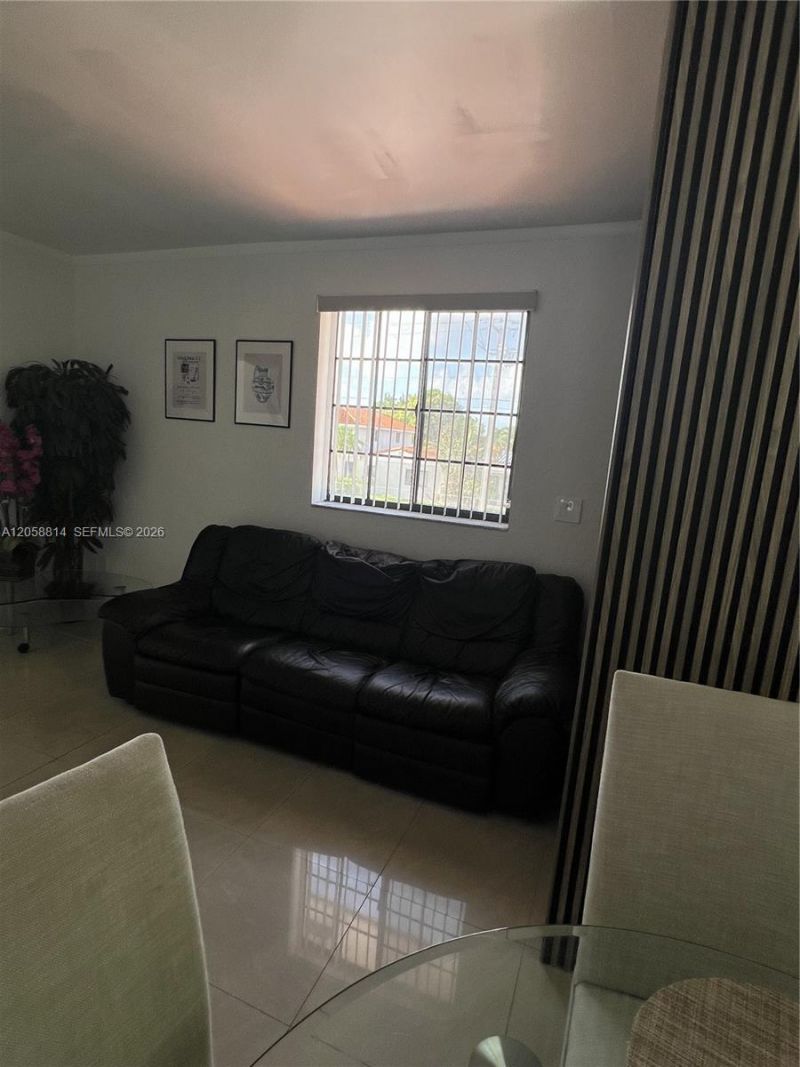961 E 9th St, Hialeah, FL 33010 Photo