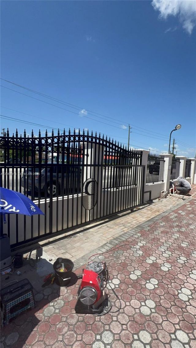 961 E 9th St, Hialeah, FL 33010 Photo
