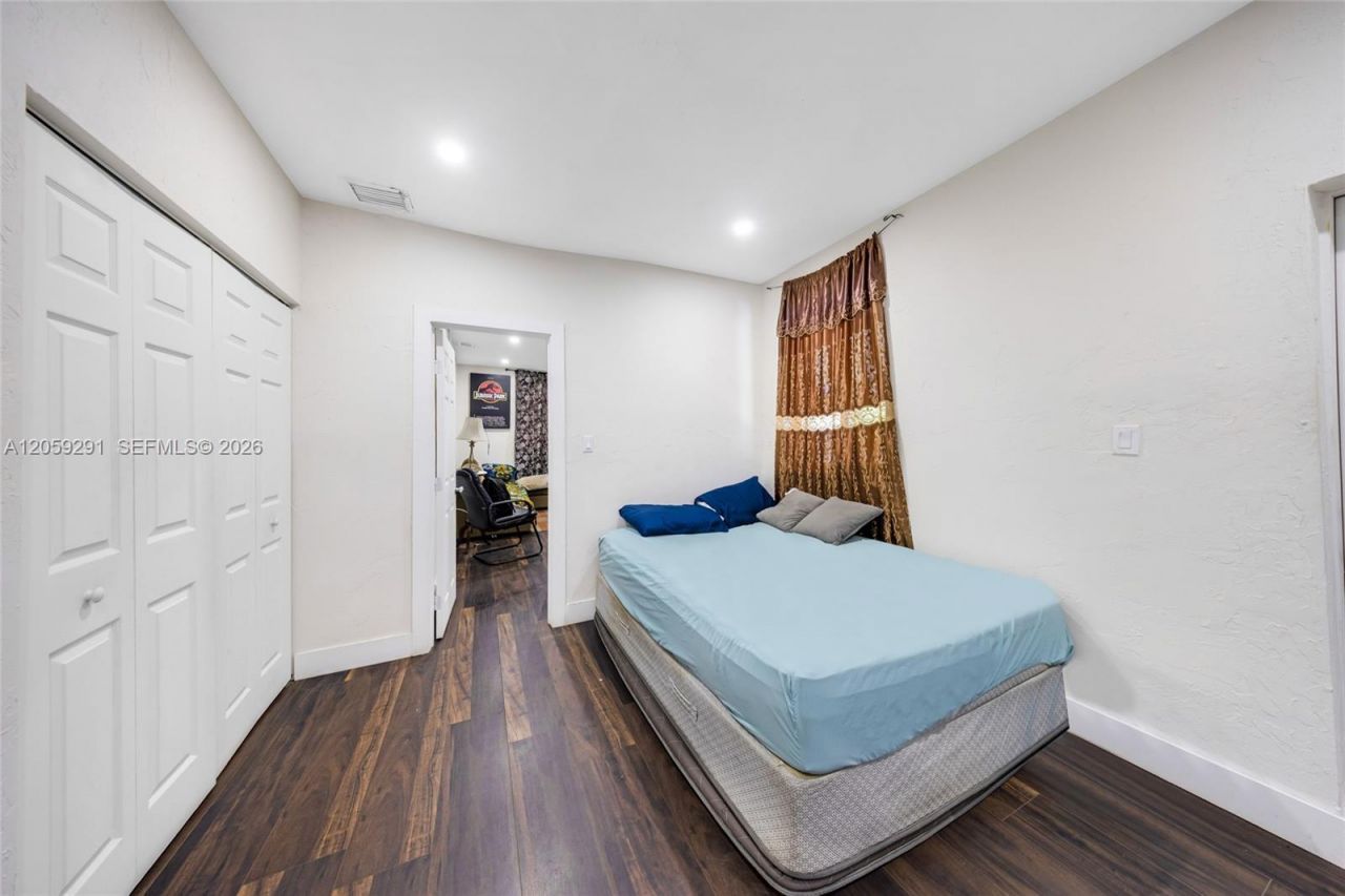 2420 NW 34th St, Miami, FL 33142 Photo