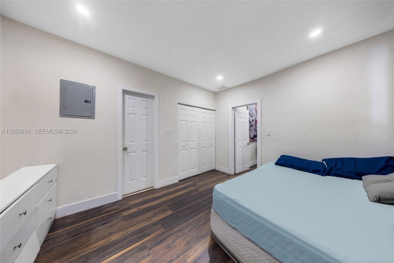 2420 NW 34th St, Miami, FL 33142 Photo