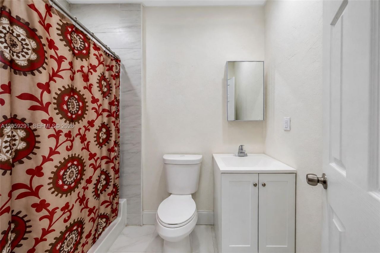 2420 NW 34th St, Miami, FL 33142 Photo