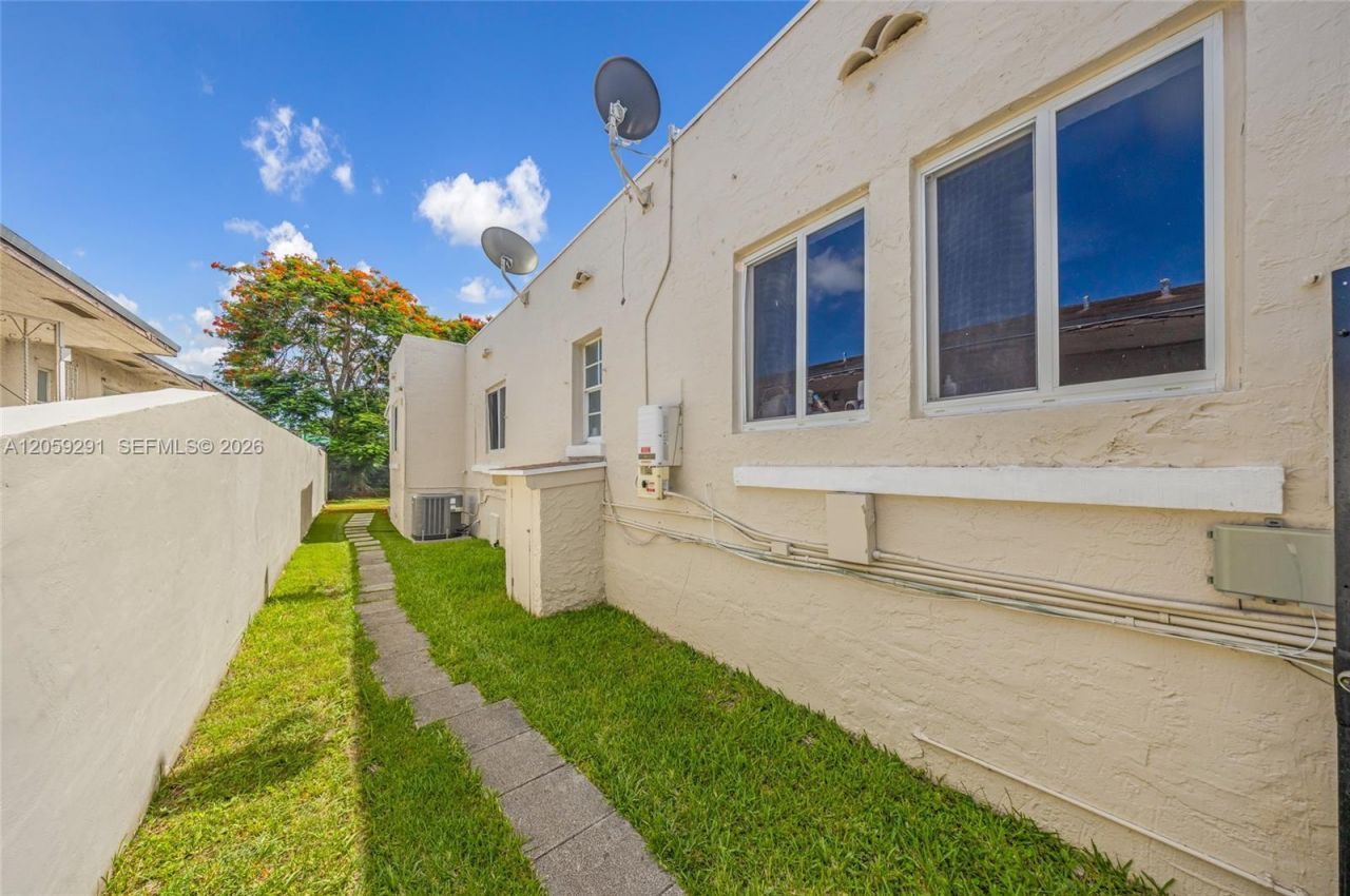 2420 NW 34th St, Miami, FL 33142 Photo