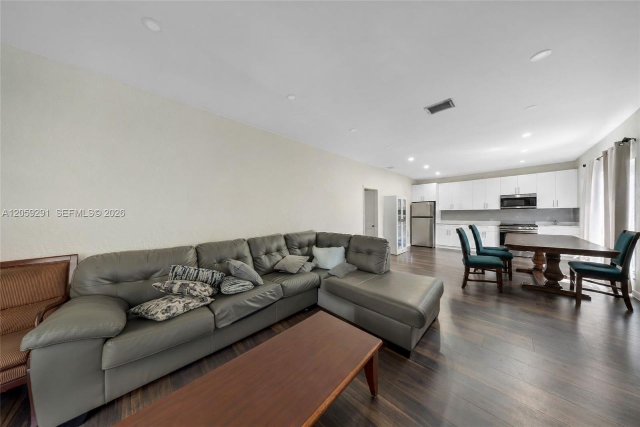 2420 NW 34th St, Miami, FL 33142 Photo