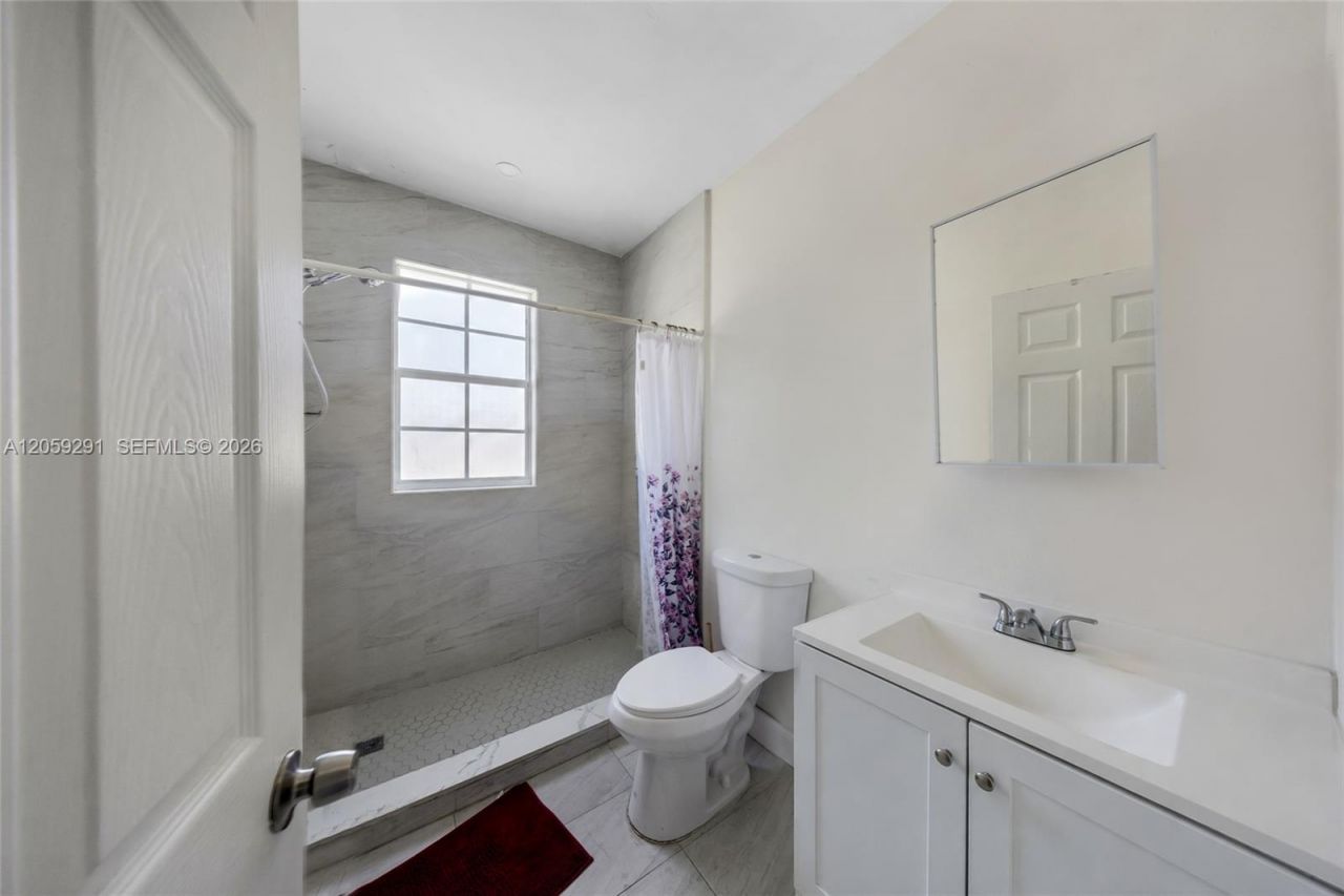 2420 NW 34th St, Miami, FL 33142 Photo
