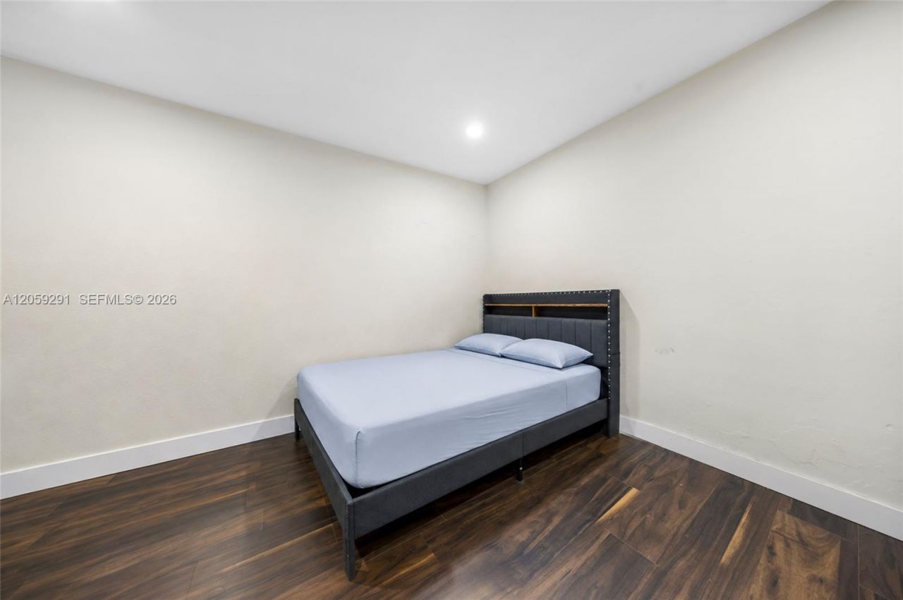 2420 NW 34th St, Miami, FL 33142 Photo