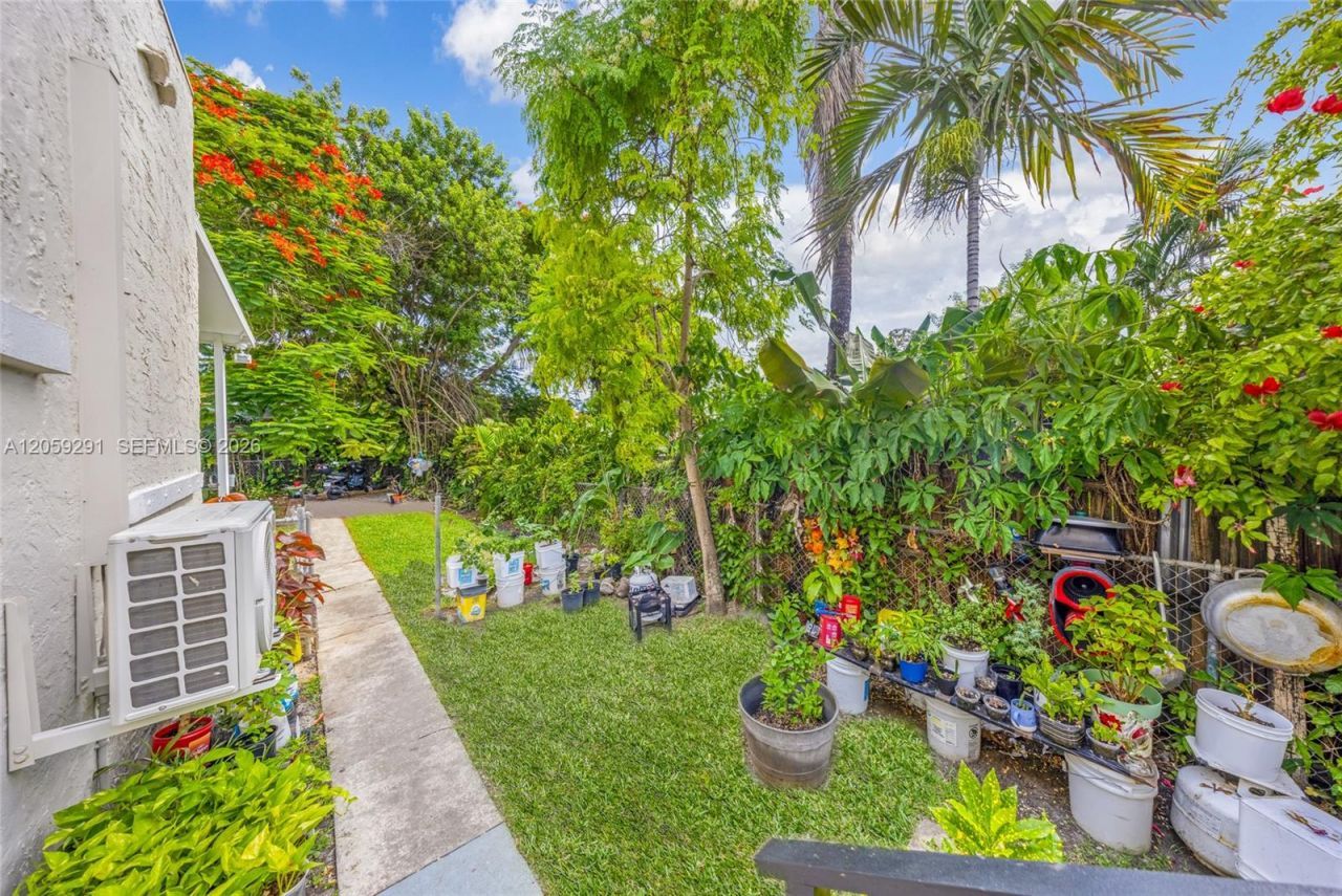 2420 NW 34th St, Miami, FL 33142 Photo
