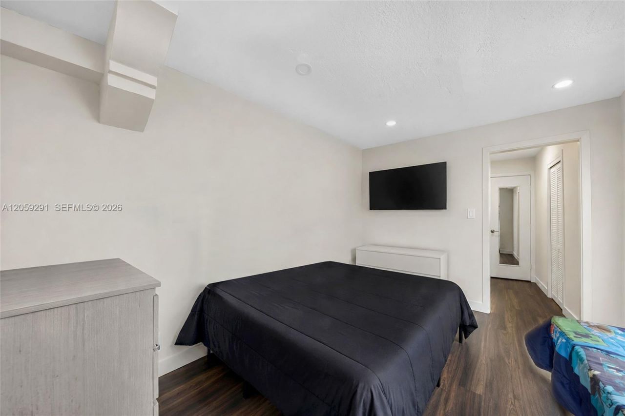 2420 NW 34th St, Miami, FL 33142 Photo