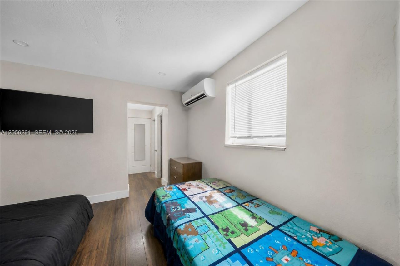 2420 NW 34th St, Miami, FL 33142 Photo