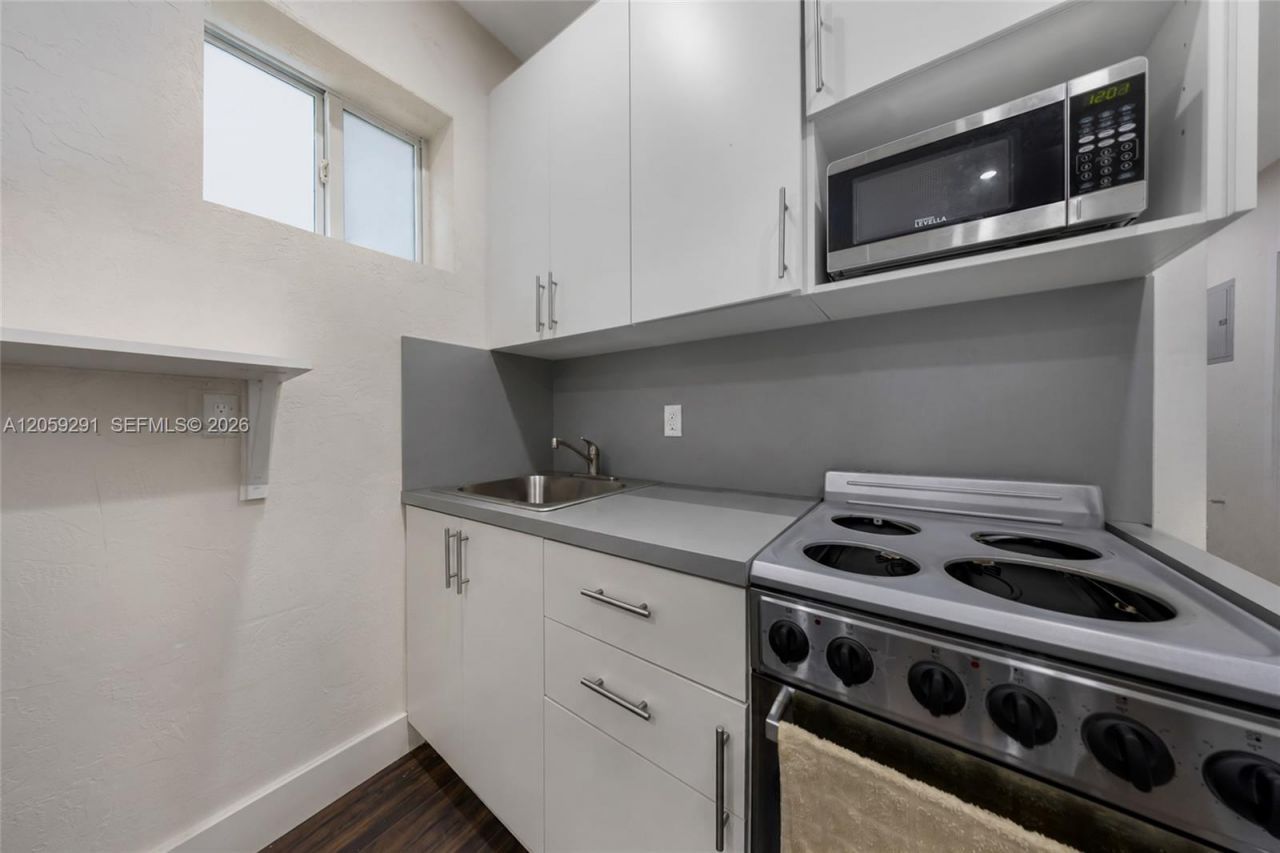 2420 NW 34th St, Miami, FL 33142 Photo