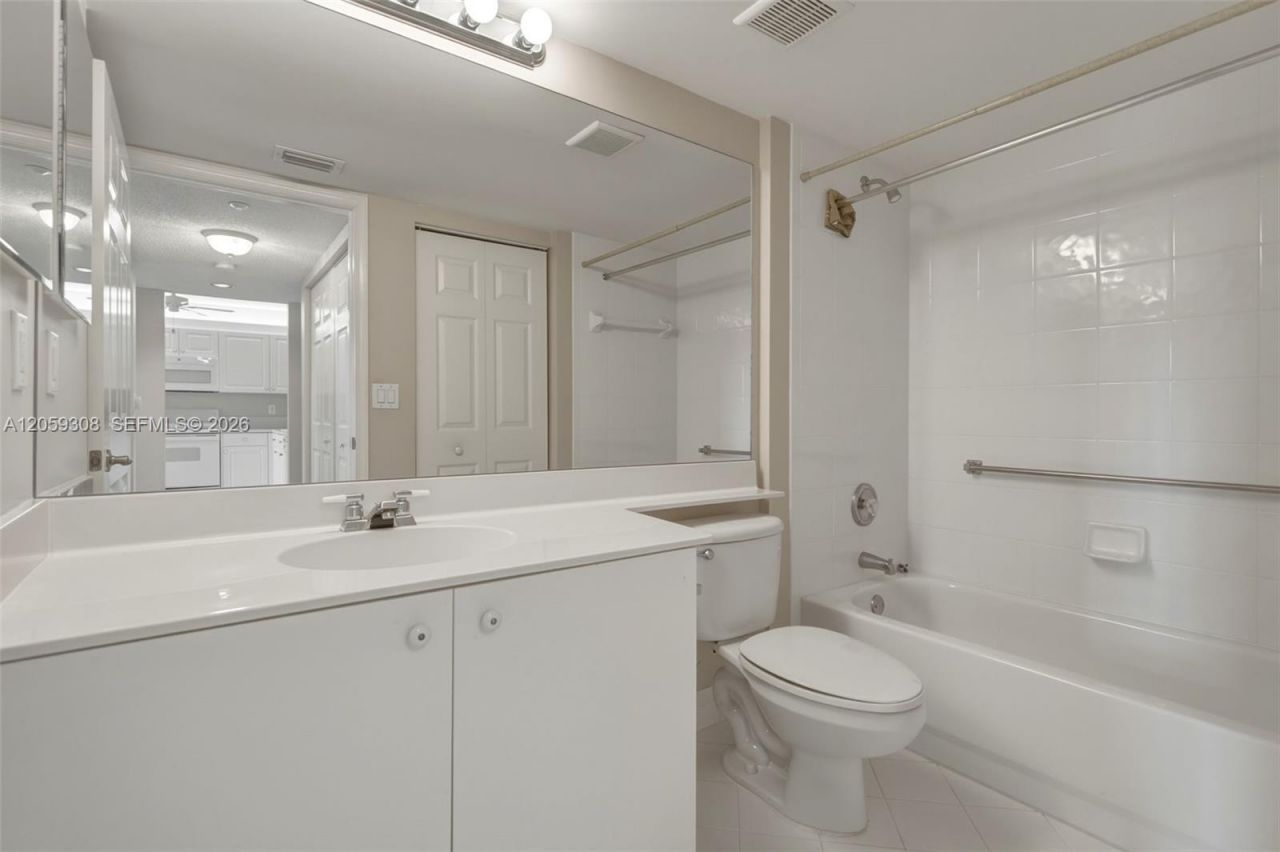 7751 Southampton Ter , Unit 304, Tamarac, FL 33321 Photo