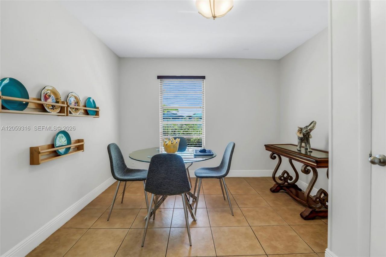 232 SW 102nd Ave, Sweetwater, FL 33174 Photo