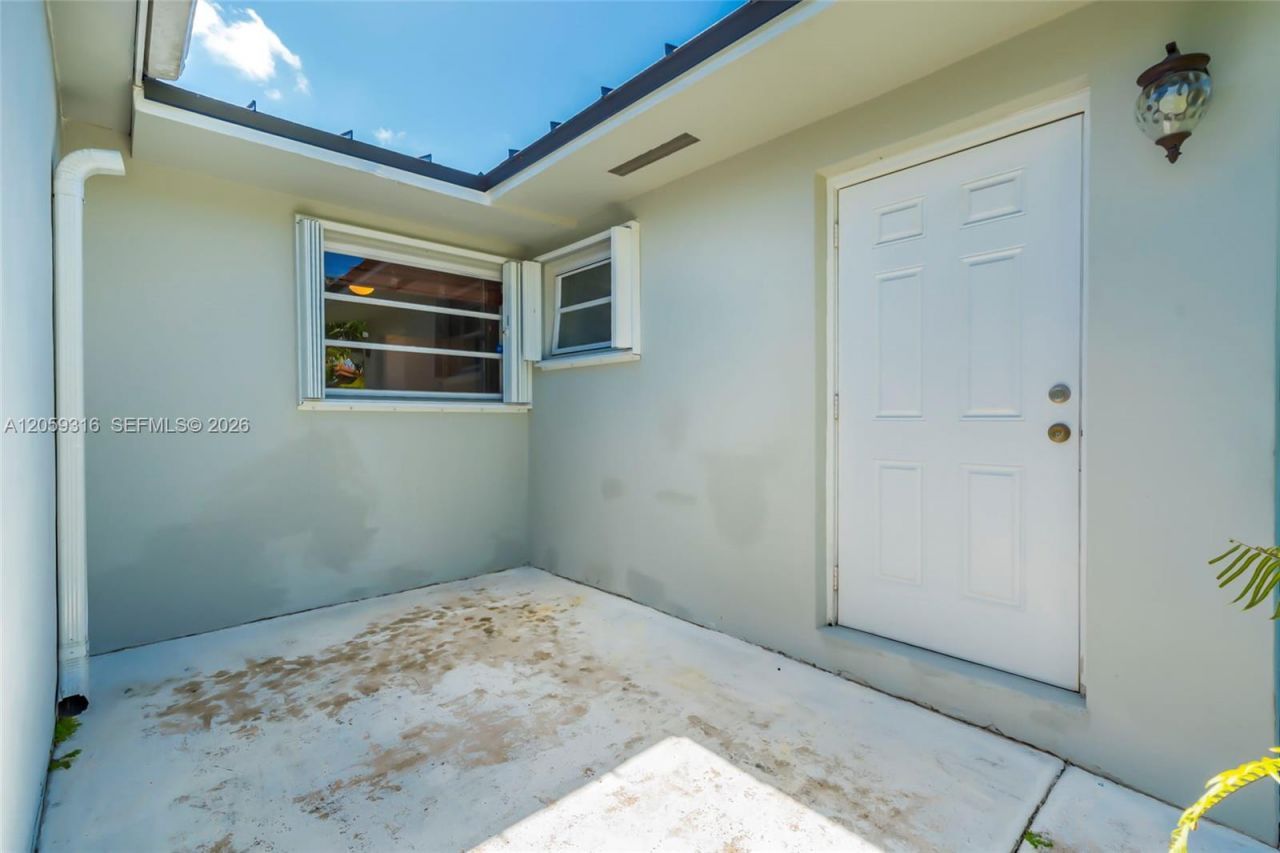 232 SW 102nd Ave, Sweetwater, FL 33174 Photo