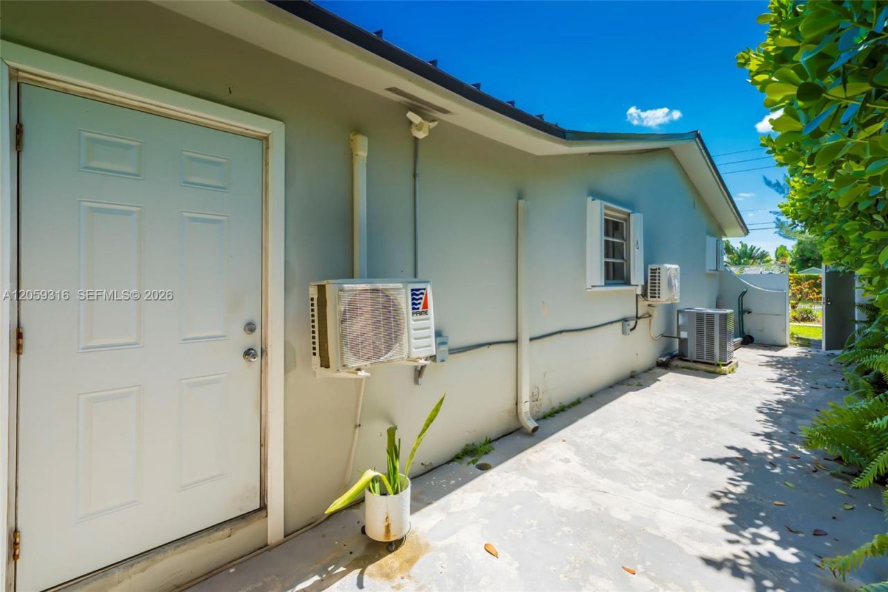 232 SW 102nd Ave, Sweetwater, FL 33174 Photo