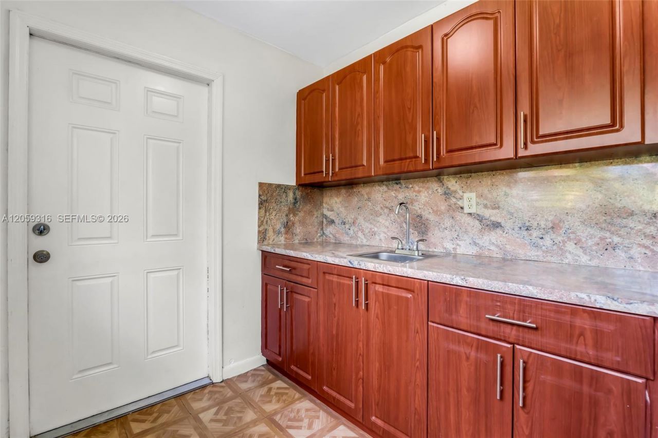 232 SW 102nd Ave, Sweetwater, FL 33174 Photo