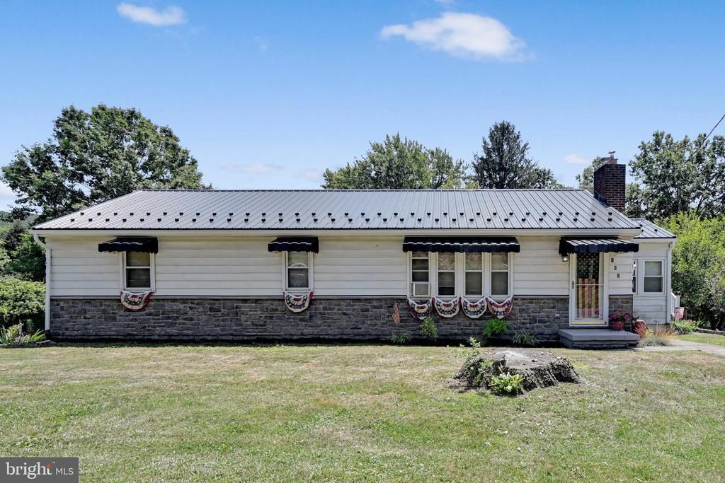182 E ADAMSDALE , ORWIGSBURG, PA 17961