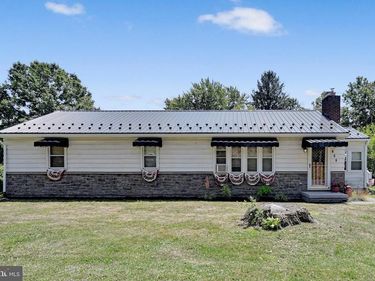 182 E ADAMSDALE, ORWIGSBURG, PA 17961