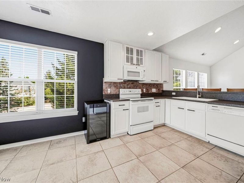 351 E Legend Court, Unit C, Highland Heights, OH 44143 Photo 9
