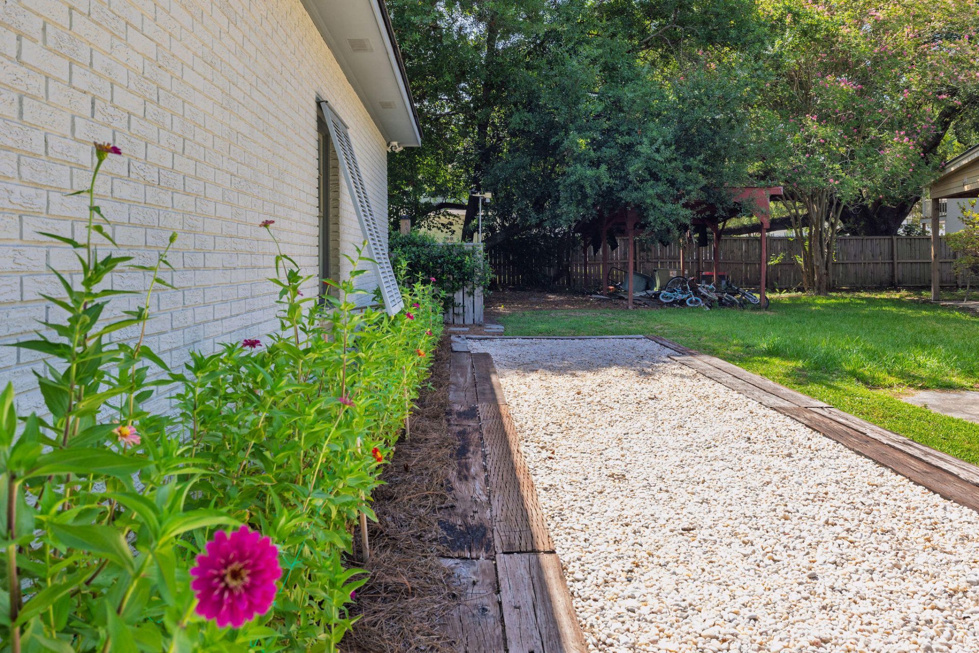 1098 Talisman Road Photo 37