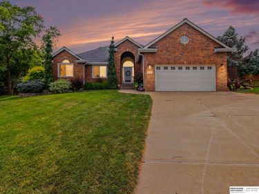 15367 Lake Circle, Omaha, NE 68116