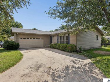 113 Meadow Lane, Gretna, NE 68028