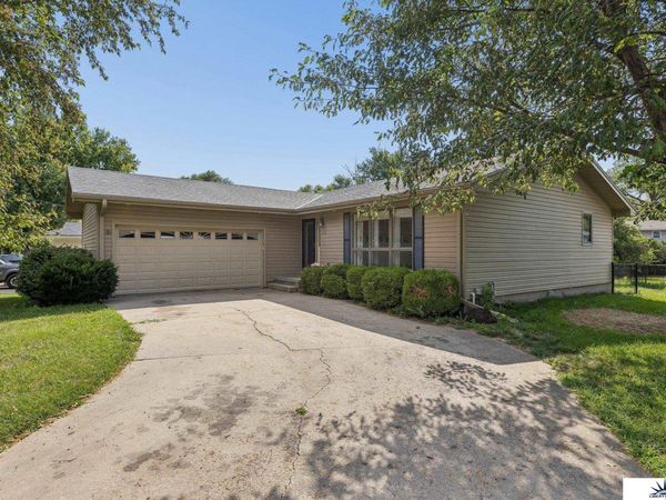 113 Meadow Lane, Gretna, NE 68028