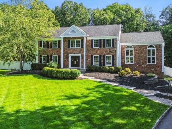 9 Revere Ct, Randolph, NJ 07869