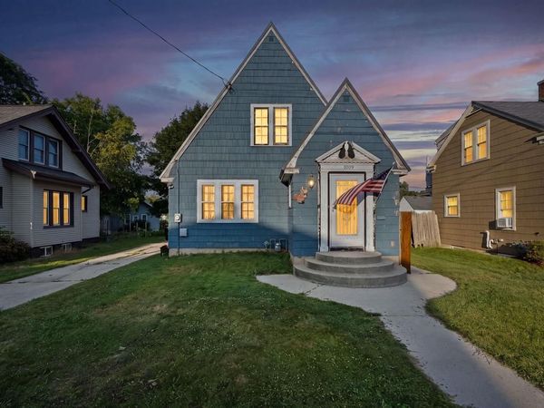 1009 N 12TH STREET, Manitowoc, WI 54220