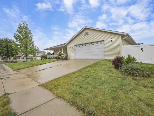 700 Paradise Drive, Stoughton, WI 53589