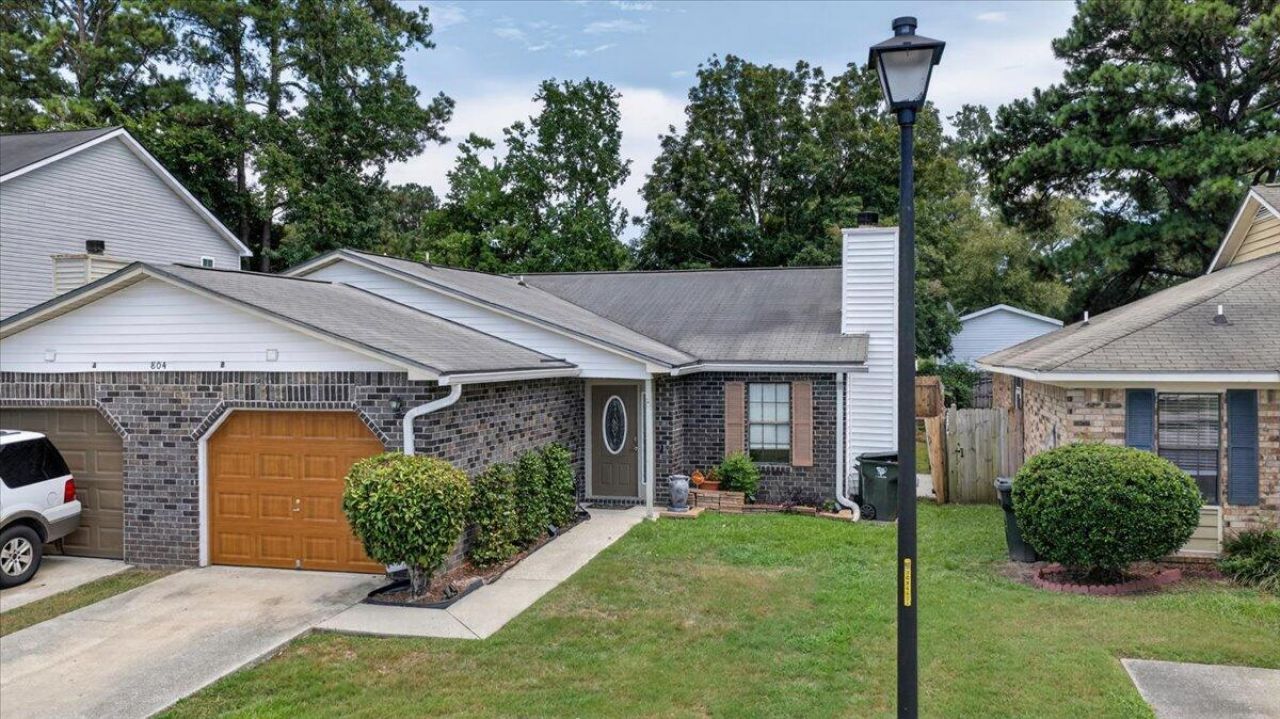804 Winthrop Street Photo 11