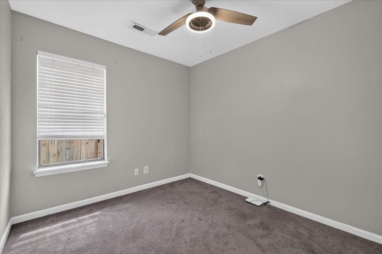 804 Winthrop Street Photo 23