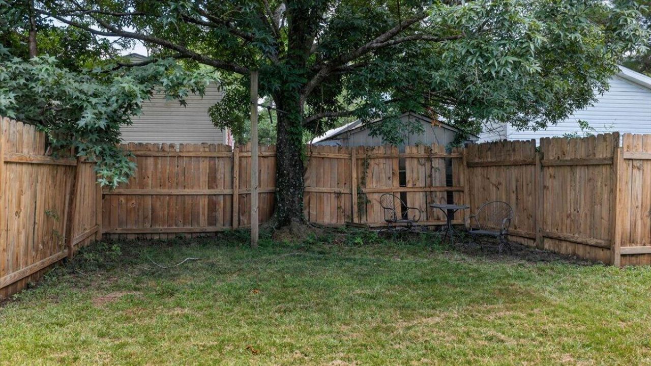 804 Winthrop Street Photo 26