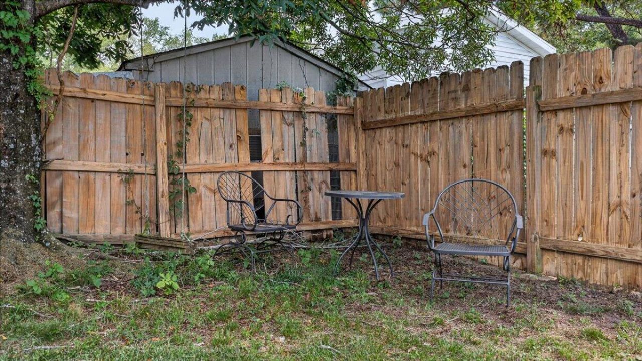 804 Winthrop Street Photo 28