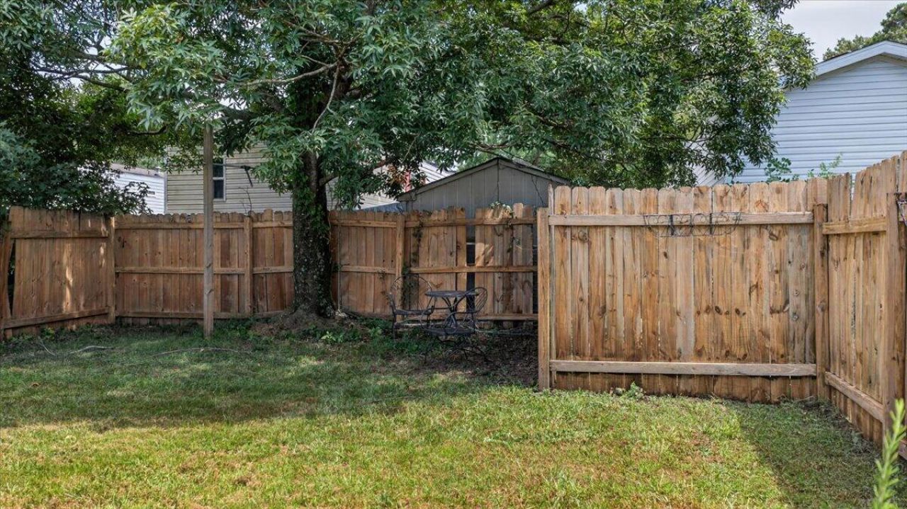804 Winthrop Street Photo 31