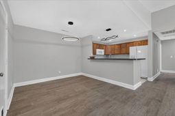804 Winthrop Street photo 4
