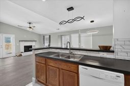 804 Winthrop Street photo 4
