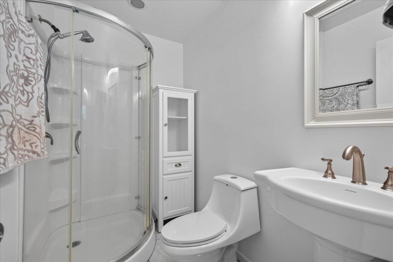 804 Winthrop Street Photo 7